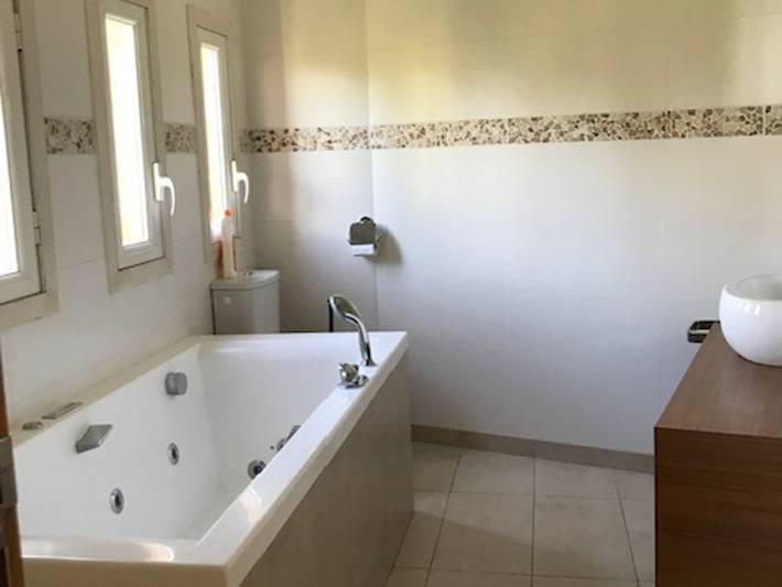 Entire apartment, Pra-Loup: Spacious apartment for 10, south terrace, prime location in Pra-Loup, Uvernet-Fours