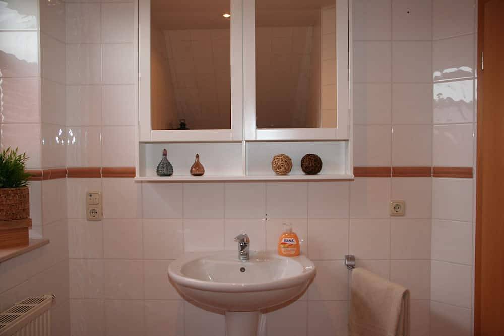 Ganze Wohnung, Hochwertig eingerichtete idyllische Landhauswohnung im historischen Rinteln in Rinteln, Landkreis Schaumburg