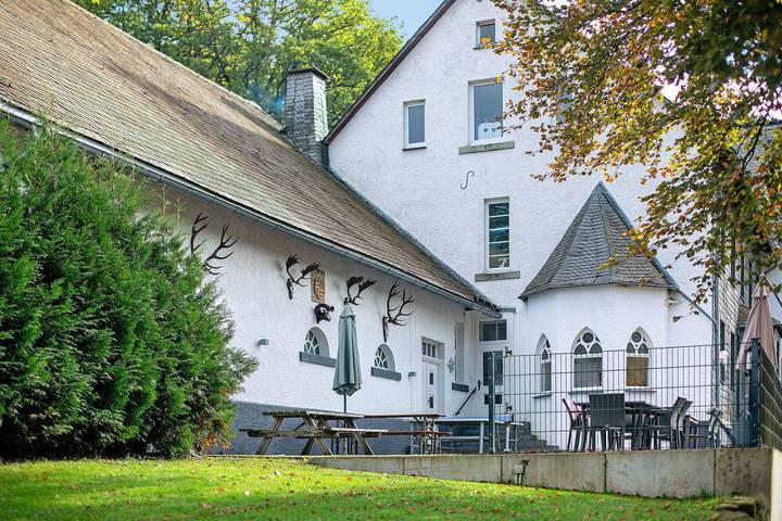 Jagdschloss Siedlinghausen: 3 Apartments for up to 16 Guests in Winterberg, Hochsauerlandkreis