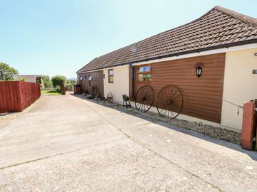 Log Cabin for 4 People in Havenstreet and Ashey, Isle of Wight, Photo 1