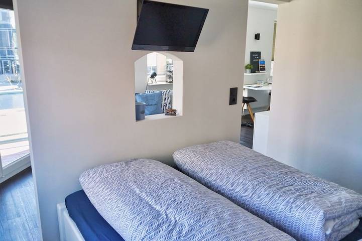 Ganze Wohnung, Zentrale Ferienwohnung am Husumer Hafen mit Balkon in Husum Hafen, Husum