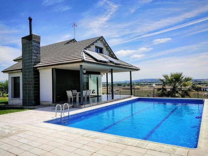 Casa rural para 4 personas, con jardín además de piscina y vistas en Montehermoso