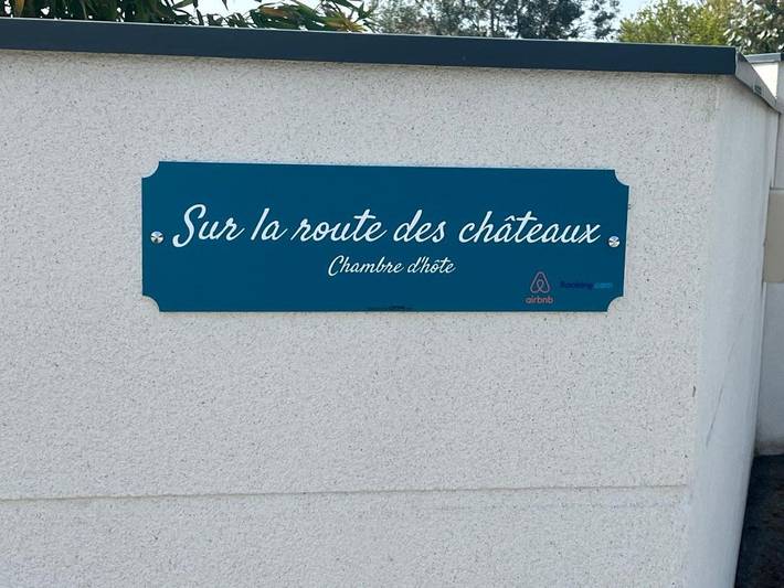 Gîte pour 2 personnes, avec piscine et terrasse ainsi que vue et jardin, animaux acceptés à Soussans - 2