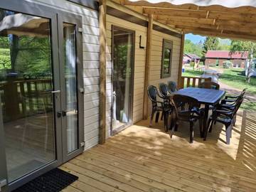 Mobil home pour 8 personnes, avec terrasse à Isle-et-Bardais