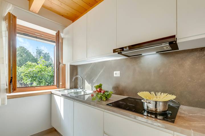 Appartamento intero, Residenza Lugana Pool & Garden in Peschiera Apt 1 in Peschiera del Garda, Prealpi Gardesane