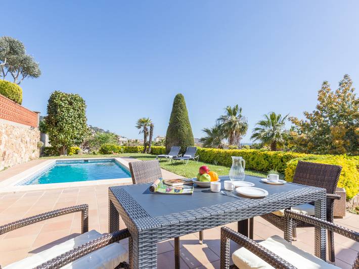 Casa rural para 6 personas, con Terraza y Jardín en Selva - 2