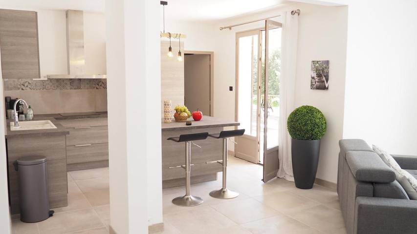 Location de vacances pour 10 personnes, avec jardin et vue à Roquefort-la-Bédoule - 3