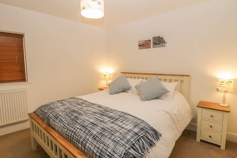 6 Malthouse Court, pet friendly, country holiday cottage in Watchet in Watchet, Somerset