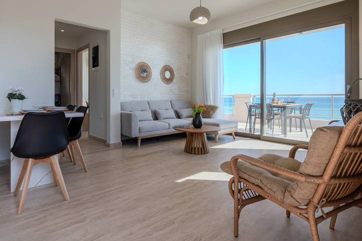 Kedros Villa 2, Beachfront 20m & Pool in Iraklio-Heraklion en omgeving