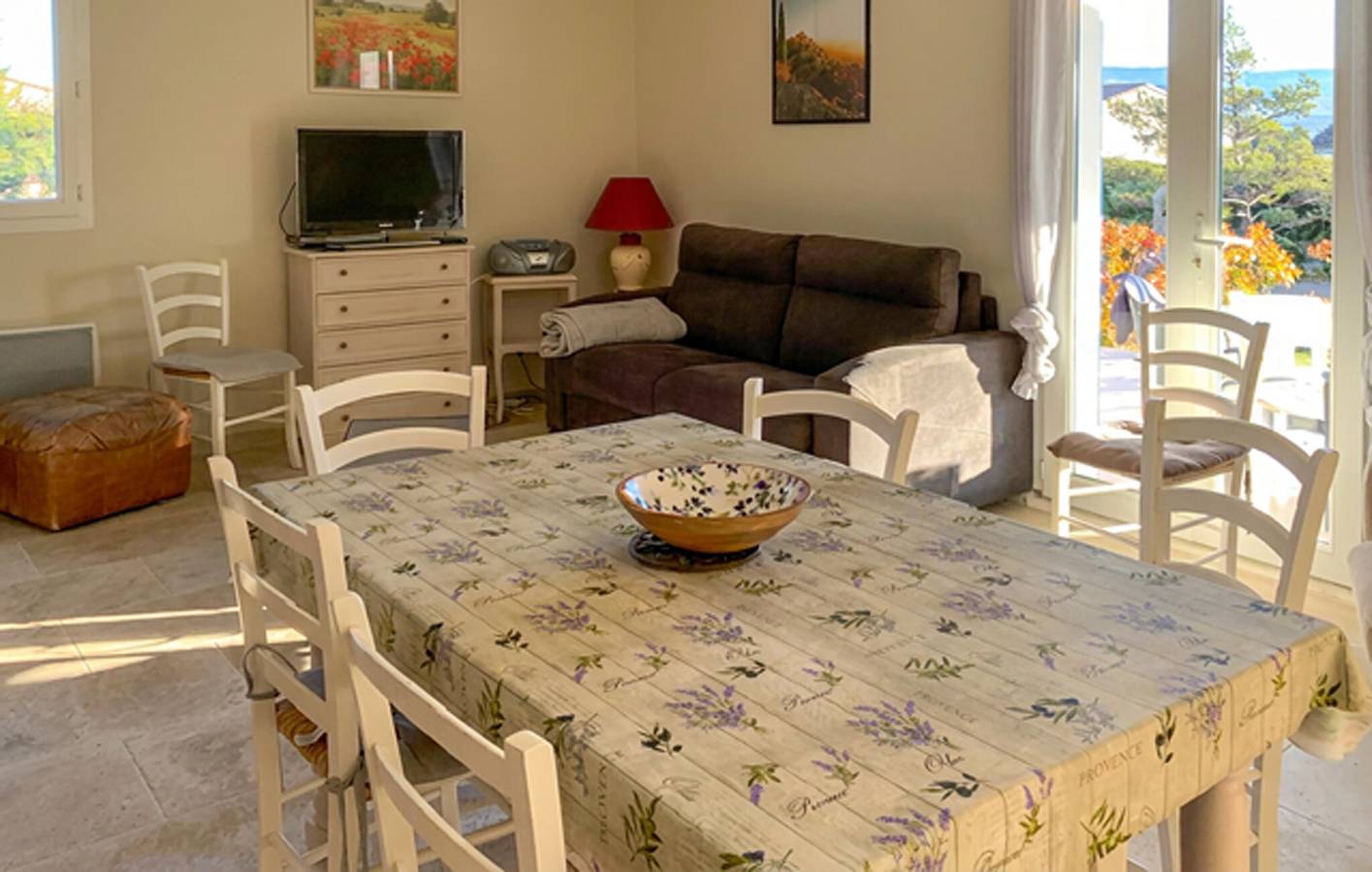 Appartement relaxant en centre-ville avec parking, piscine et WiFi in Gargas, Parc naturel régional du Luberon
