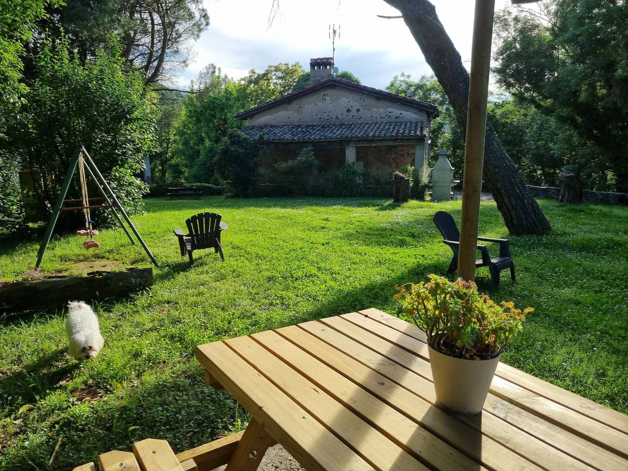 Apartamento entero, Apartamento Granota Mas Violella con vistas a la montaña, piscina y Wi-Fi in San Juan les Fonts, Garrotxa