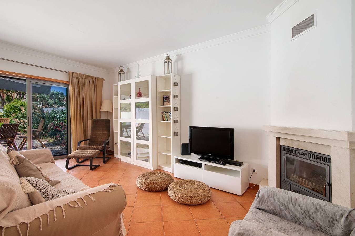 Ferienhaus 'Lota Village 32' mit Privatterrasse, Wi-Fi und Klimaanlage in Praia da Lota, Manta Rota