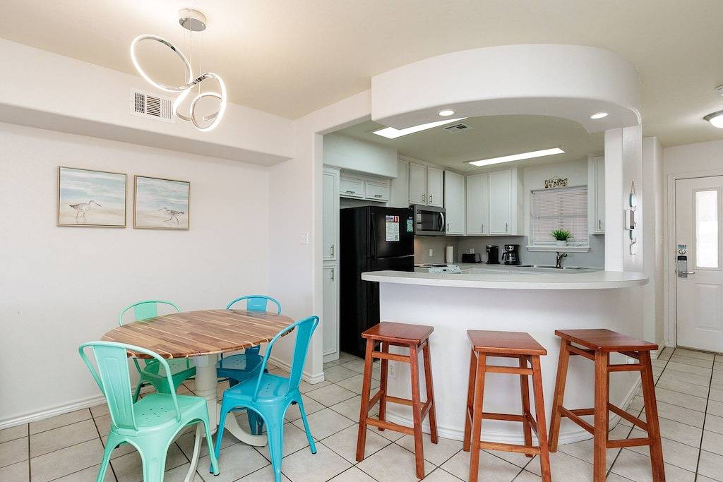 Ganze Wohnung, Waterfront Canal Views | Spacious Deck & Fishing Access in North Padre Island, Corpus Christi