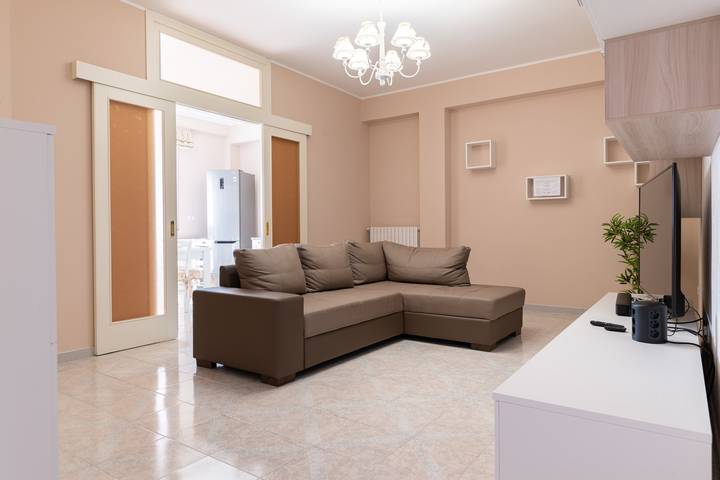 Entire apartment, Apartment 'Casa Vacanze Francesco' with Balcony, Wi-Fi and Air Conditioning in Pulsano, Gulf of Taranto