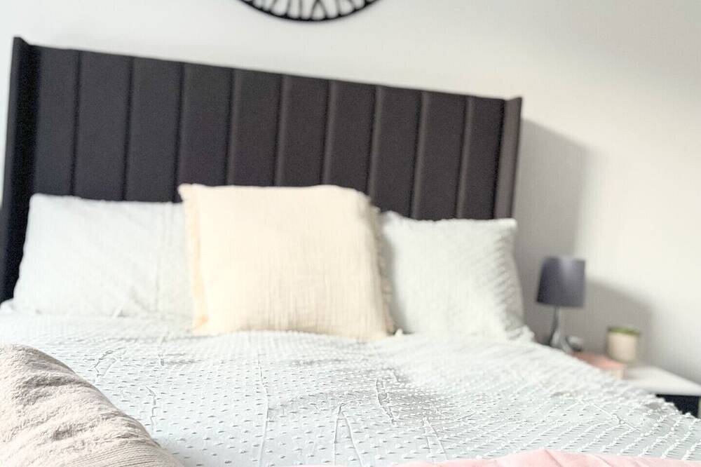 Entire apartment, Artistic 2 bed flat in Bolton City Centre in Bolton, Greater Manchester