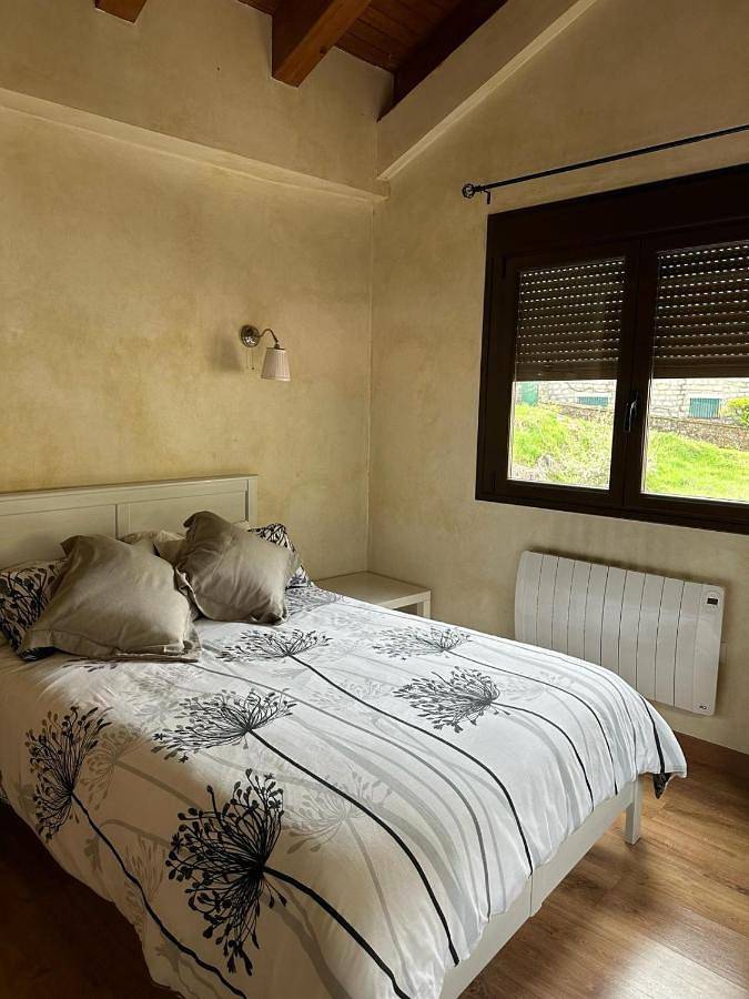 Gîte pour 4 personnes, avec balcon ainsi que piscine et vue à Mijares - 3