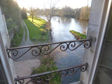 Chambre d’hôte pour 2 personnes, avec jardin ainsi que vue et terrasse dans Oulches