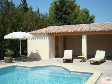 Chambre d’hôte pour 4 personnes, avec jardin et vue ainsi que piscine et terrasse à Villeneuve-lès-Avignon