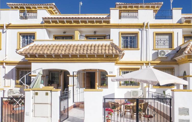 Casa para 6 personas, con terraza y piscina en Torrevieja