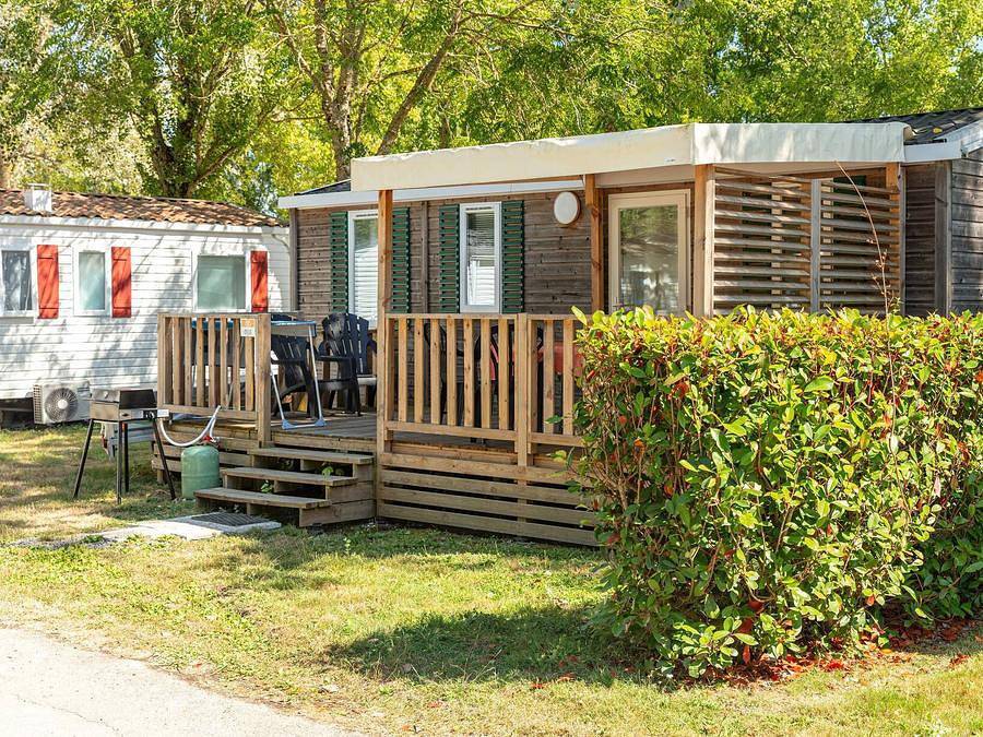 Camping Le Clos Cottet - Mobilheim 6 personen - Komfort | 3 Schlafzimmer | 6 Schlafplätze | Überdachte Terrasse | 1 Badezimmer | Klimaanlage in Angles, Vendée