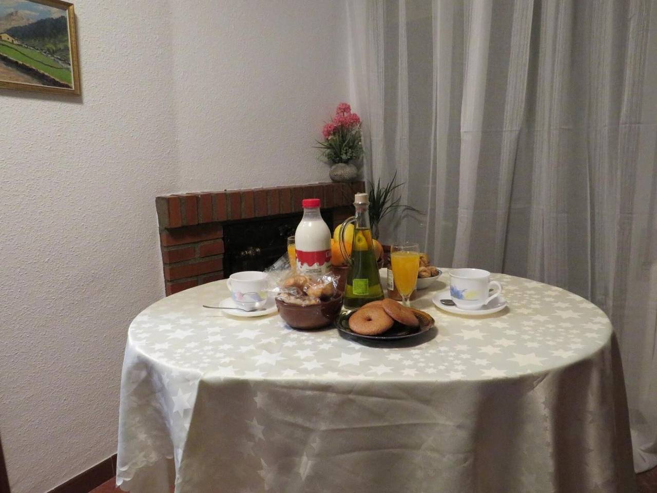 Appartement entier, Appartement 'El Portal De Beni 1' avec balcon, Wi-Fi et climatisation in Pedro Bernardo, Valle del Tiétar