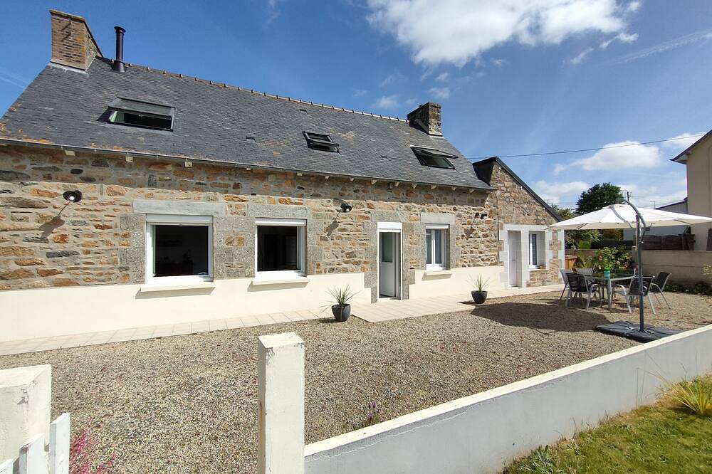 Renovated family cottage in the heart of a nature reserve, 300m from the Gr34 in Hillion, Côte de Goëlo