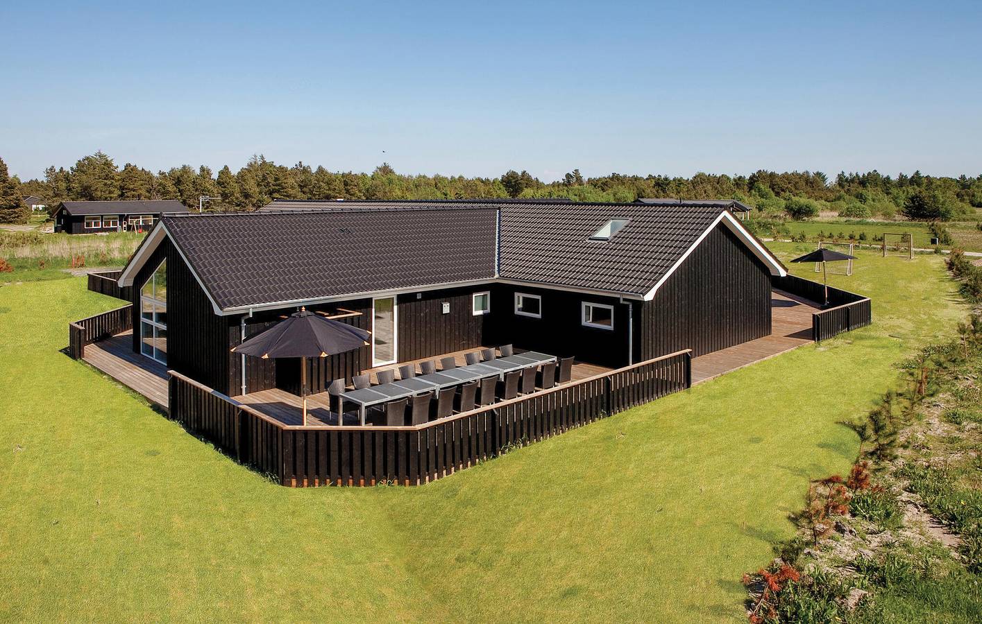 Feriehus for 26 personer med hage in Bratten, Jerup