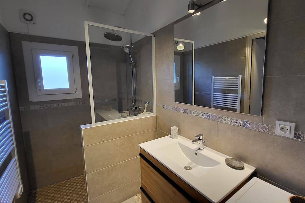 Entire apartment, La Casita in the Camargue: authenticity and nature. Sea 5 minutes away in Saintes-Maries-de-la-Mer, Arles region