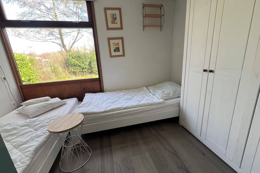 Bungalow in ruhiger Lage für Hundefreunde - Wintergarten - fußläufig zum Strand in Renesse Strand, Renesse