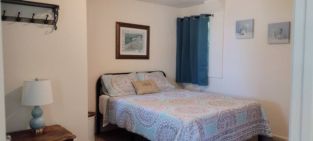 Casa Blanca waterfront house with private pier , sleeps 8. 4 bedrooms, 3 Bath in California North Coast