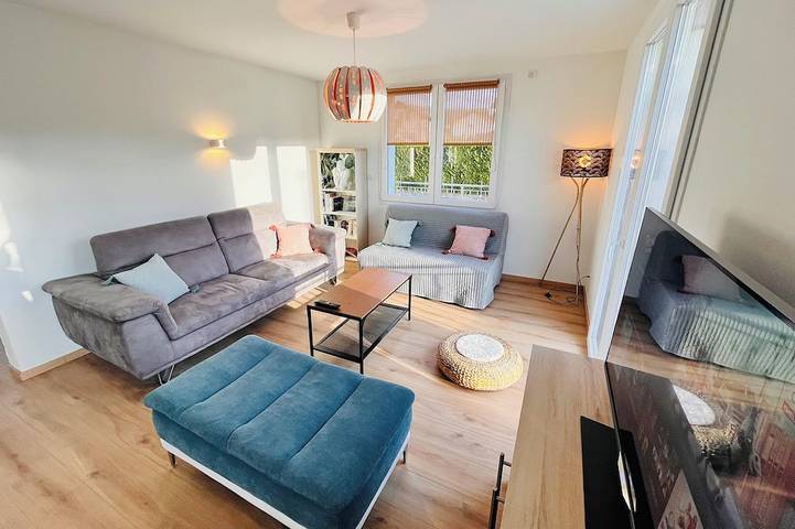 Gîte pour 7 personnes, avec balcon et jardin à Albens