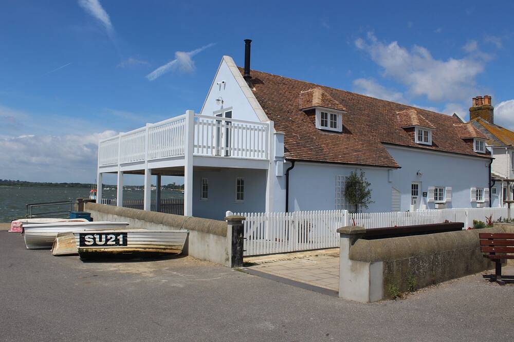 Impresionante propiedad junto al mar con vistas ininterrumpidas al mar y al puerto in Mudeford, Christchurch