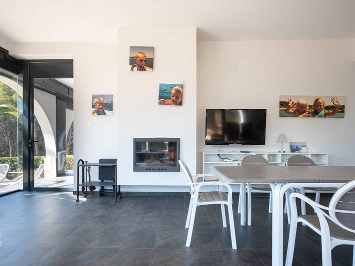 Modern Family Villa with Private Pool and Air Conditioning in Torredembarra, Costa Dorada