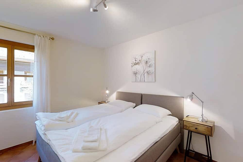 Apartamento entero, Modern 2 1/2 room apartment in the first floor about 60m2. in Bregaglia, Engadina