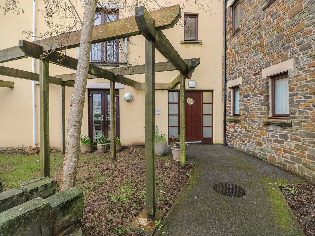 Entire apartment, 2 Chandlers Yard in Burry Port, Carmarthenshire