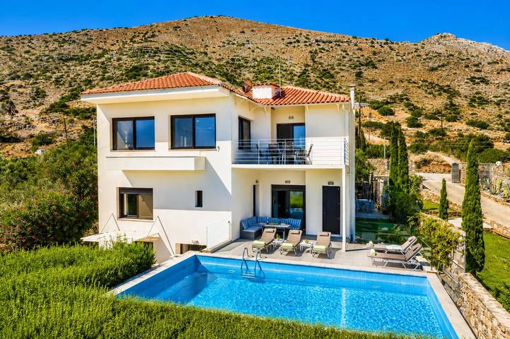 Villa voor 10 personen, with Balkon and Terras as well as Tuin in Elounda