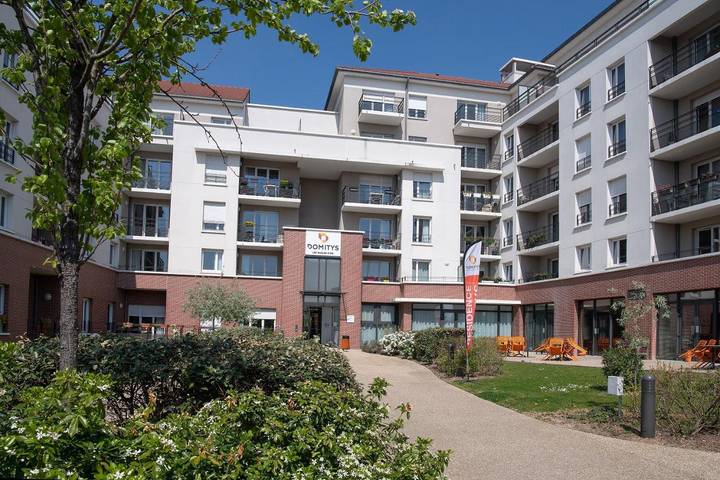 Location de vacances pour 2 personnes, avec jardin ainsi que piscine et vue à Villeneuve-le-Roi - 4