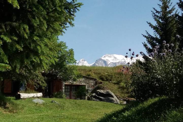 Gîte pour 9 personnes, avec jardin à Ayas