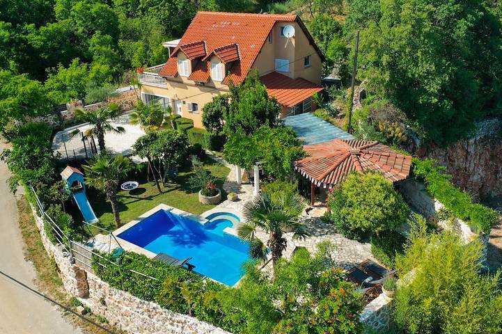 Villa für 10 Personen, mit Garten und Whirlpool sowie Terrasse und Pool, mit Haustier - 1