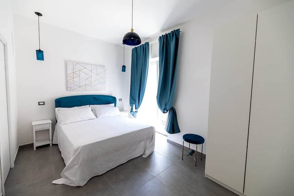 Entire apartment, Superior Double Room with Shared Terrace, Wi-Fi, and Air Conditioning in Vietri sul Mare, Amalfi Coast