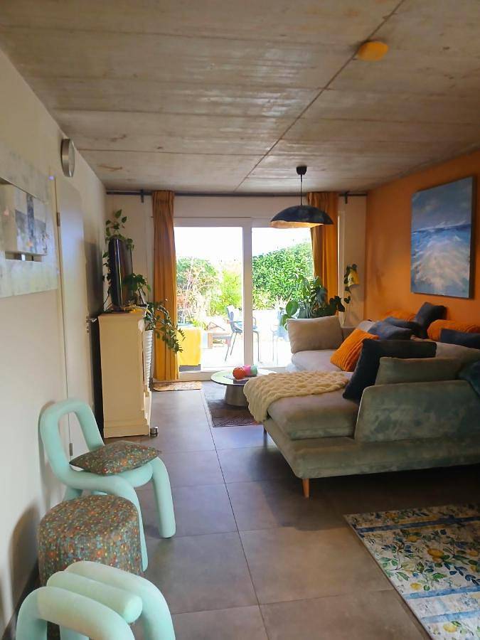 Three-Bedroom House in Köln, Rheinland