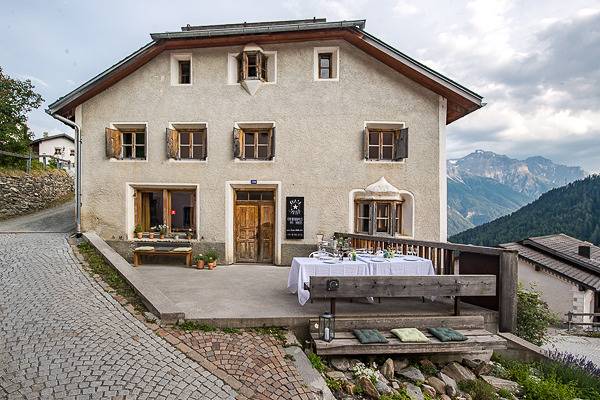 Chasa Staila - Ferienwohnung für 1 - 14 Personen, 300m2 in Vnà, Valsot