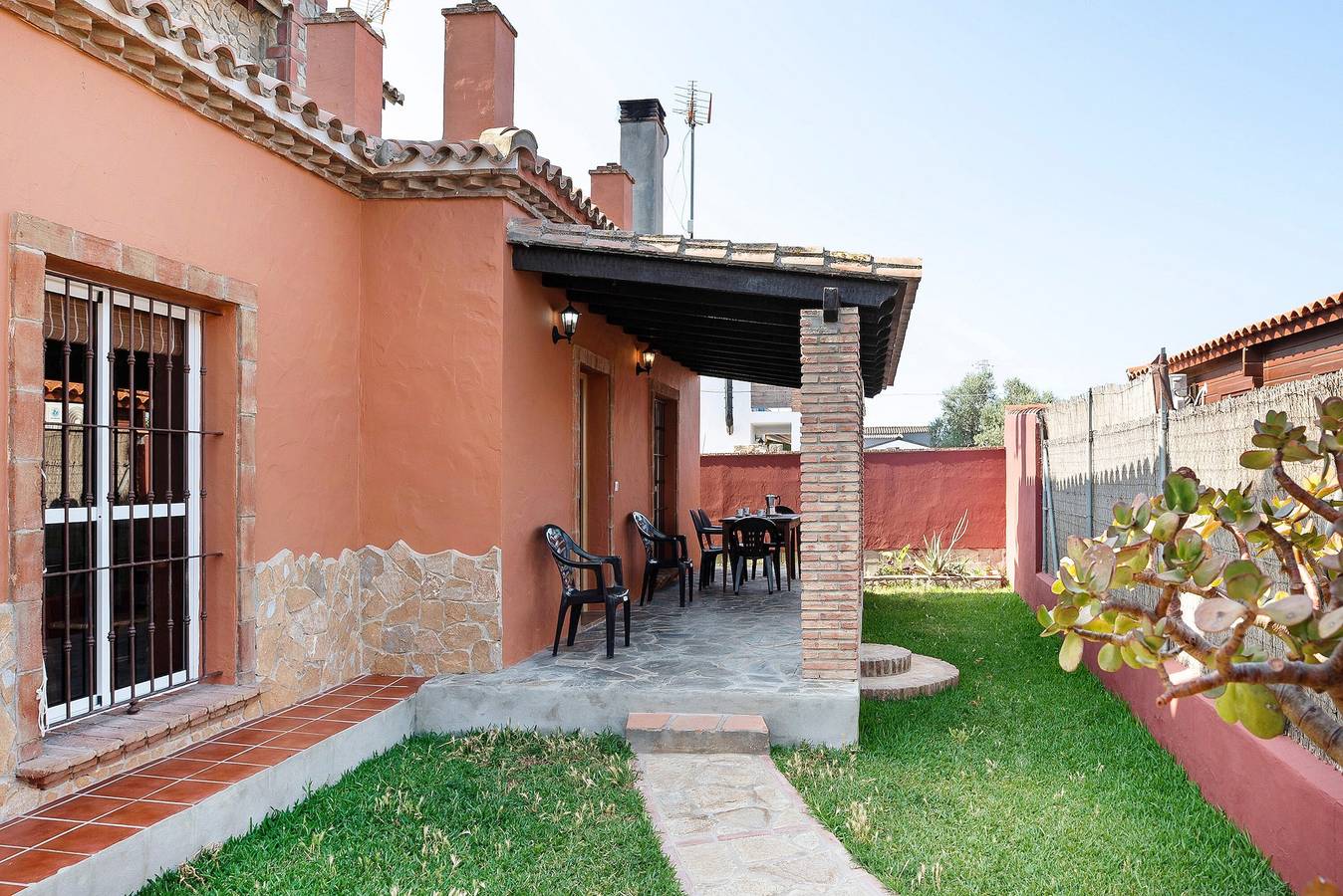 Casa de vacaciones 'Casa Juana Zahora' con piscina compartida, jardín y Wi-Fi in Zahora, Vejer de la Frontera