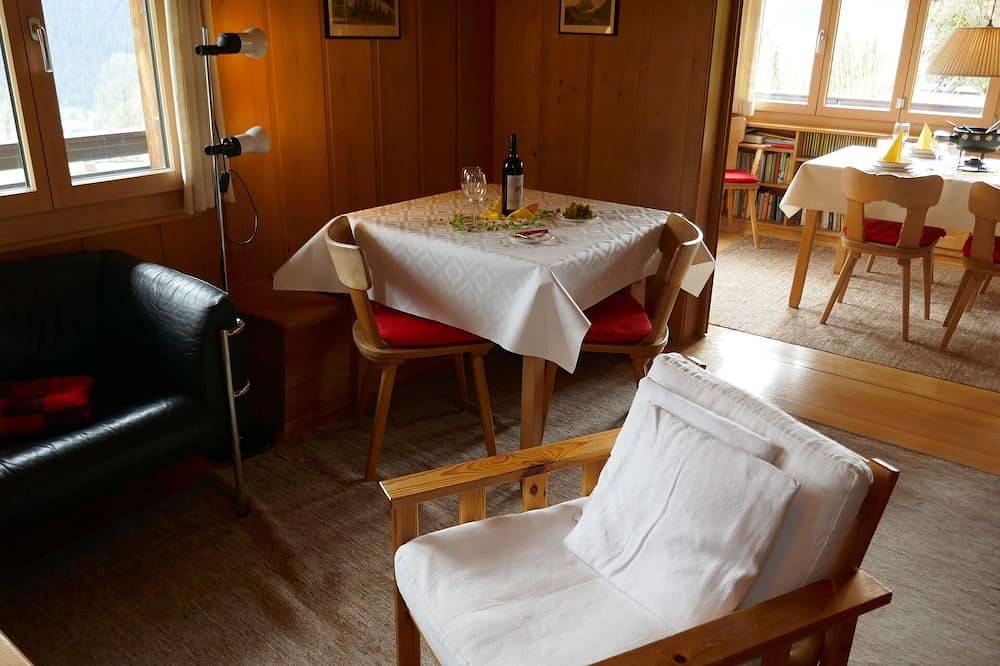 Belle maison de vacances privée pour 9 personnes avec Wifi, Tv, balcon et animaux admis in Schwendi b. Grindelwald, Grindelwald