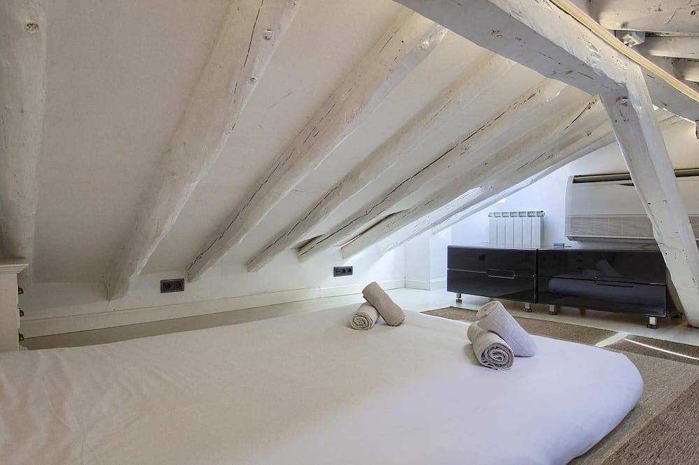 Entire apartment, Sol Attic – in the Center of Madrid in Centro (Madrid), Madrid