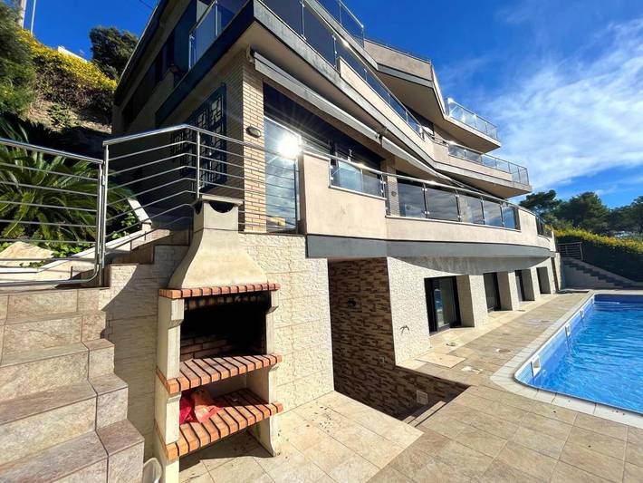 Casa rural para 12 personas, con Jacuzzi y Terraza además de Jardín y Piscina en Santa Susana - 3