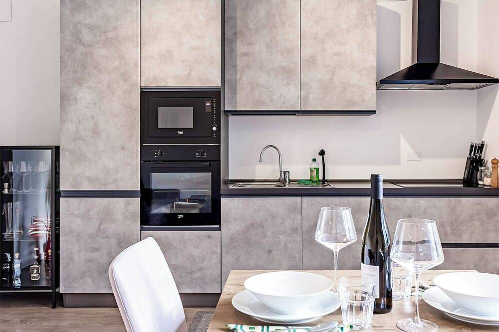 Appartamento intero, Modern Central Apartment | Wifi, Self Check-in, Mountain View, Work & Relax in Trento, Dolomiti di Fiemme