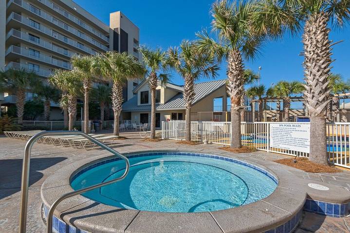 Vacation rental for 8 people, with balcony and sauna as well as hot tub and pool in Miramar Beach