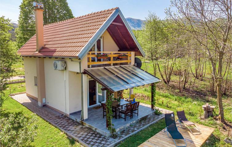 Gemütliche Ferienwohnung mit Terrasse, Küche, WLAN und Parkplatz in Gračac, Zadar