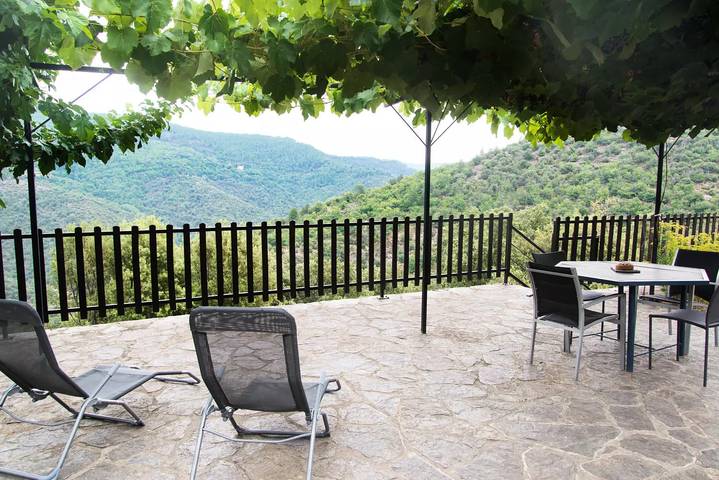 Gîte pour 4 personnes, avec piscine et jardin, animaux acceptés